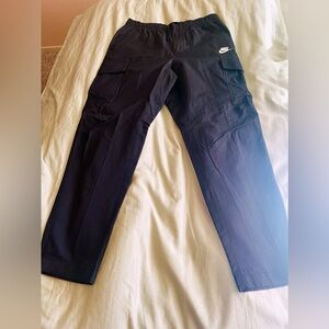 Nike mens woven cargo pants worn once like new